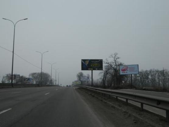 Фото рекламної площини за адресою Киев-Одесса 17+080 км справа разделитель АЗС из Киева