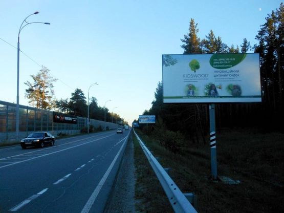 Фото рекламной плоскости по адресу Конча-Заспа, траса Р-02, км 29+050 право, котедж. містечко "РОМАНОВО", комплекс "Сезони SPA", ресторан "Giardino", супермаркет "Wine Time"