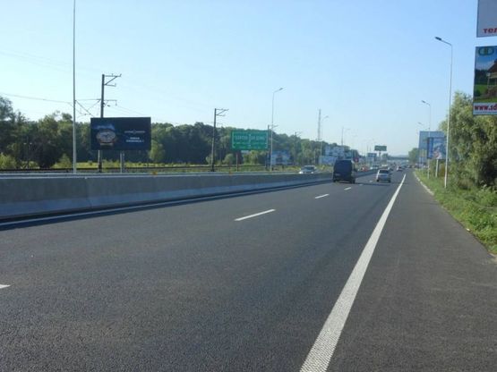 Фото рекламної площини за адресою Дніпровське шосе, 150 м після поворота на с. Лісники, траса Н-01 "Київ-Знам'янка", км 20+400 ліво