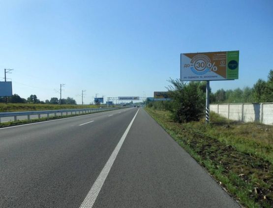 Фото рекламної площини за адресою Дніпровське шосе, траса Н-01 "Київ-Знам'янка", км 21+870 право