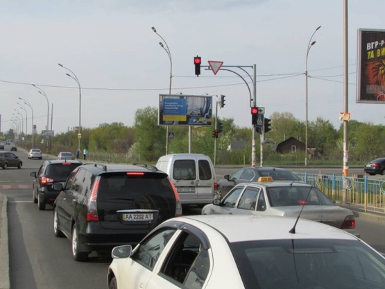 Фото рекламної площини за адресою Григоренка проспект / Здолбуновская ул. (по ходу проспекта Григоренка к Днепровской набережной)