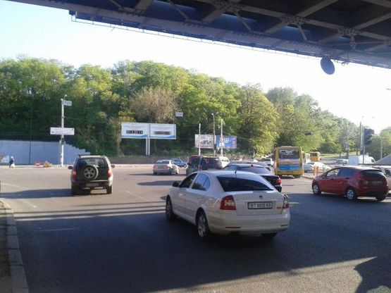 Фото рекламної площини за адресою Балковская ул. (Херсонский сквер) - Головатого Атамана ул. (левый)