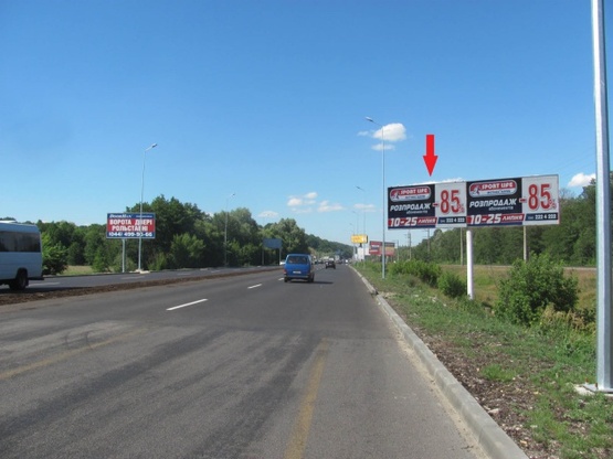 Фото рекламной плоскости по адресу Новообуховская трасса (Днепропетровское шоссе), в направлении г. Киев, 2,5 км. после ТЦ"Мегамаркет", 500м. до поворота на с. Лесники,5км+500метров, левая