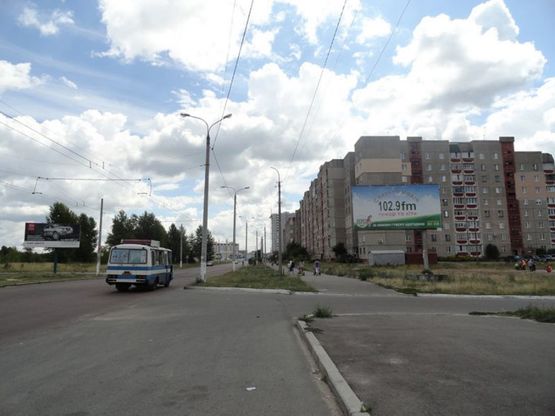 Фото рекламної площини за адресою ул. Незалежности 32 (сторона А)