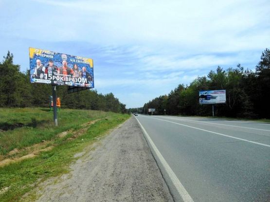 Фото рекламной плоскости по адресу Конча-Заспа, траса Р-02, км 34+600 право, поворот на с. Рудики, с. Плюти