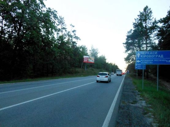 Фото рекламной плоскости по адресу Конча-Заспа, траса Р-02, км 35+330 ліво, поворот до  котедж. містечка "Плютово", м. Українка, перед АЗС "БРСМ"