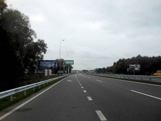 Фото рекламної площини за адресою Дніпровське шосе, разворот на Киев возле ТРЦ "Мегамаркет в Ходосіївці", "Киев-Обухов", км 23+950 право