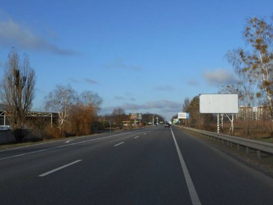Фото рекламної площини за адресою м. Буча, траса М-07, км 31+150 праворуч, 100м після АЗК Лукойл, ЖК "Форест Ленд"