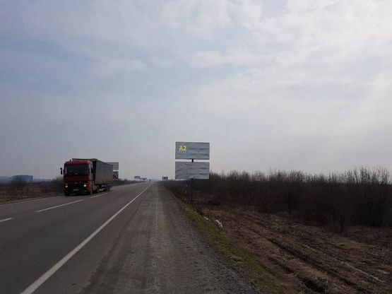 Фото рекламної площини за адресою Об'їзна М-10, З.О. м. Львова, між гот. Панська Гора та ТРЦ King Cross Leopolis в сторону гот. Панська Гора (верхній)