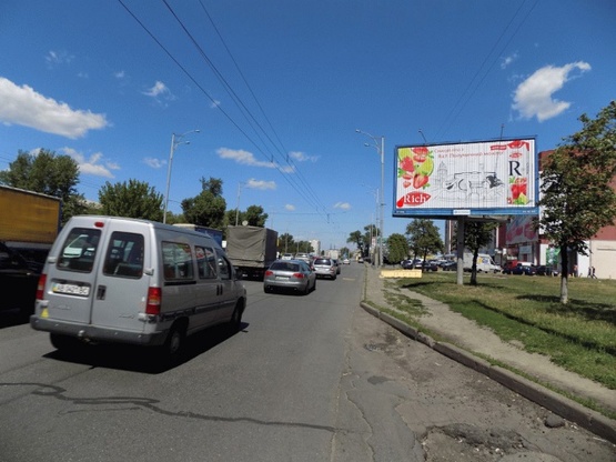 Фото рекламной плоскости по адресу Братиславская ул. 52, в сторону рынка "Троещина"