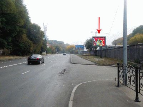 Фото рекламної площини за адресою Старонаводницкая ул., перед ограждением СТО, от ст.м.Печерская