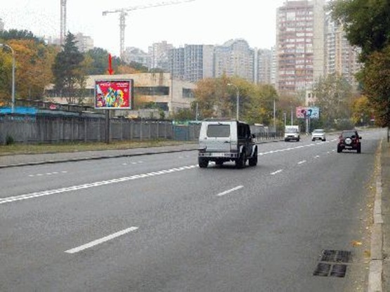 Фото рекламної площини за адресою Старонаводницкая ул., перед ограждением СТО, к ст.м.Печерская
