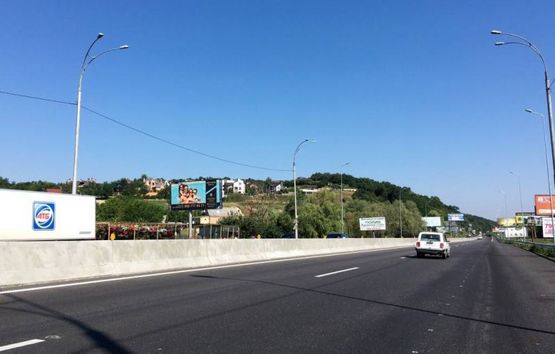 Фото рекламной плоскости по адресу Дніпровське шосе, поворот на с. Лісники, траса Н-01 "Київ-Знам'янка", км 20+680 право