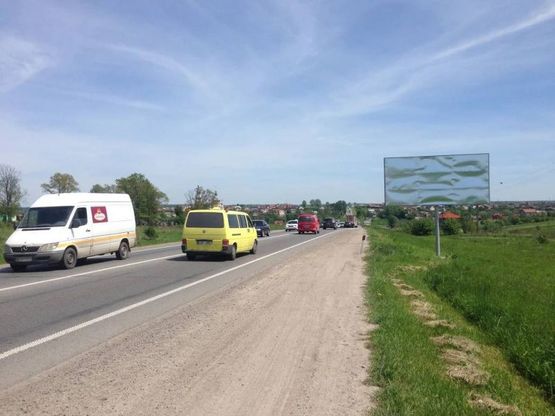 Фото рекламной плоскости по адресу Об'їзна М-06, Київ-Чоп, с. Зубра в сторону гот. Рафаель