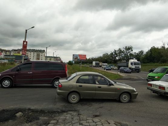Фото рекламной плоскости по адресу вул. Ольжича, Епіцентр