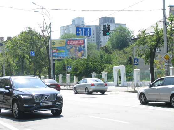 Фото рекламної площини за адресою Будівельників вул., 37