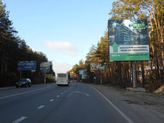 Фото рекламної площини за адресою м. Буча, траса М07, км 24+100 право,  вул. Шевченка, ЖК "Авіатор", напрямок з Ірпеня, в'їзд в Бучу,   200м за поворотом на Ірпінь, Гостомель