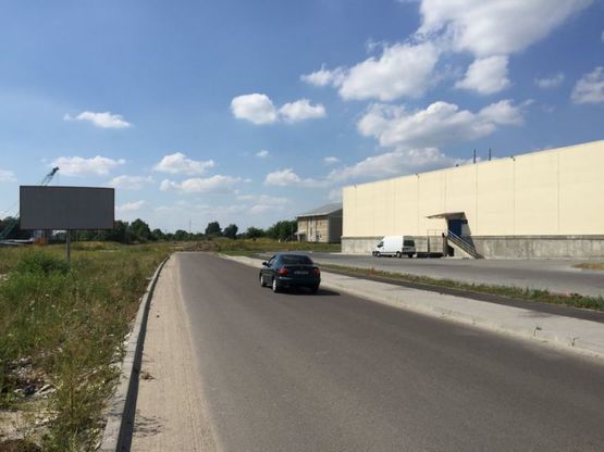 Фото рекламной плоскости по адресу вул. Кульпарцівська, ТЦ Victoria Gardens, 130 м від проїзду