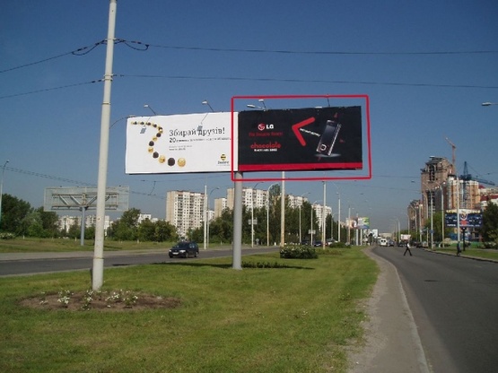 Фото рекламної площини за адресою Героев Сталинграда проспект / Московский проспект  (разделитель) по ходу на Оболонь из центра