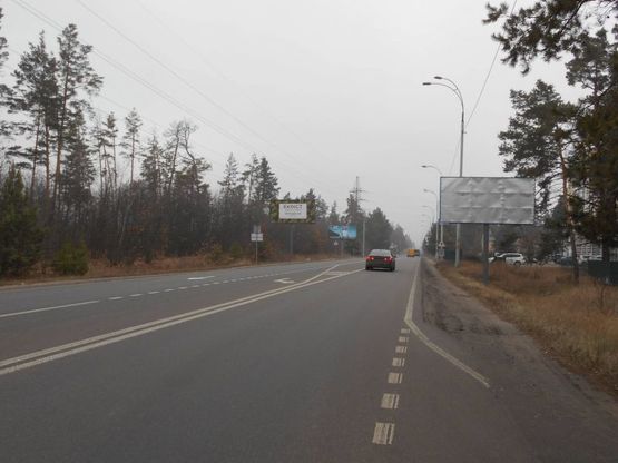 Фото рекламной плоскости по адресу Конча-Заспа, траса Р-02, км 31+040 право, котедж. містечко "Олександрівське",   клініка "Health life"