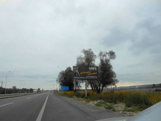 Фото рекламної площини за адресою Дніпровське шосе, поворот на с. Креничі, напротив ресторана "Караван", км 24+800 право