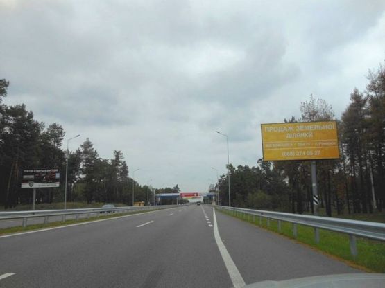 Фото рекламной плоскости по адресу Новообухівська траса, на пешеходном переходе, км 31+800 лево