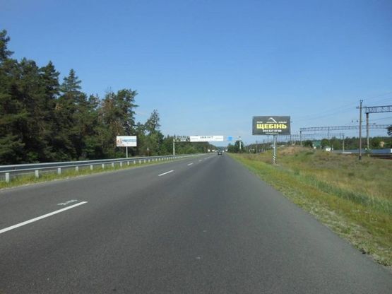 Фото рекламної площини за адресою Новообухівська траса Біля зал.станції "Нові Безрадичі"; 36+250 ліворуч