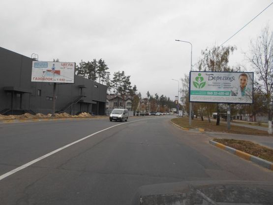 Фото рекламной плоскости по адресу смт. Гостомель, км 24+450 право, вул. Свято-Покровська, 30А
