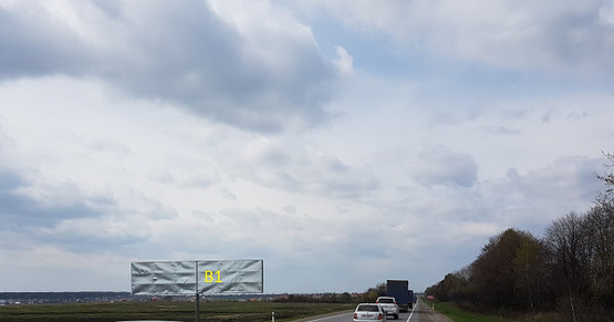 Фото рекламной плоскости по адресу Обїздна М-06, Київ-Чоп, біля Лео Кераміка в сторону ТРЦ King Cross Leopolis (правий)