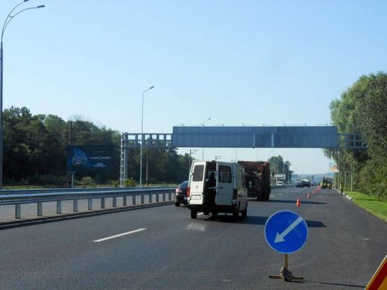 Фото рекламної площини за адресою Дніпровське шосе, перед поворотом на с. Лісники, траса Н-01 "Київ-Знам'янка", км 20+940 ліво