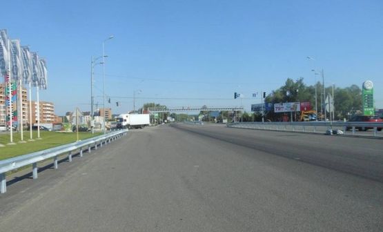 Фото рекламної площини за адресою Дніпровське шосе, поворот на с. Ходосеевка, напротив ТРЦ "Мегамаркет в Ходосіївці", "Киев-Обухов", км 23+650 лево