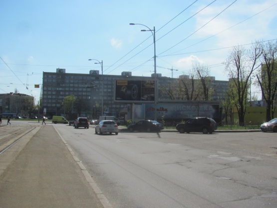 Фото рекламної площини за адресою Дарницкая (Ленинградская) пл. перехр. с ул. Сергиенко напротив д.№ 3