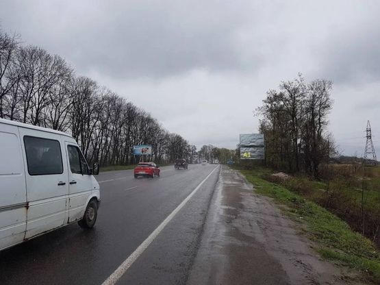 Фото рекламної площини за адресою Обїздна М-06, Підїзд до м.Львова, перед Дублянами в сторону Київа (нижній)