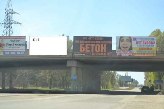 Фото рекламной плоскости по адресу Елизаветовское шоссе в сторону Левого берега (спуск с Нового моста)