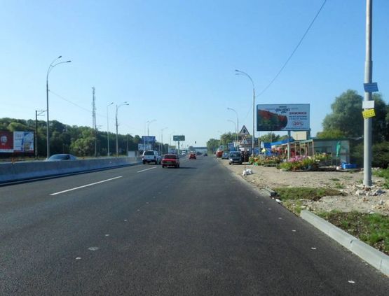 Фото рекламної площини за адресою Дніпровське шосе, поворот на с. Лісники, траса Н-01 "Київ-Знам'янка", км 20+680 право