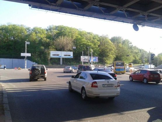 Фото рекламной плоскости по адресу Балковская ул. (Херсонский сквер) - Головатого Атамана ул. (правый)