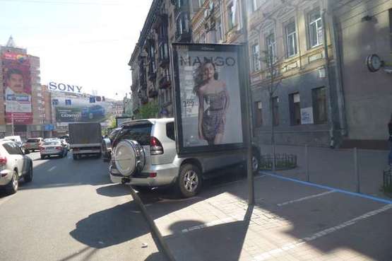 Фото рекламной плоскости по адресу Велика Васильківська вул.,  2 (магазин "Damianі",  "Arena-city") (№1)