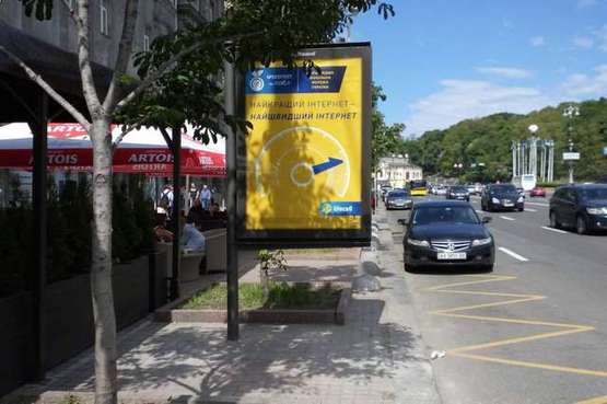 Фото рекламної площини за адресою Хрещатик вул., 12 (ресторан "Планета Суші", "OTRADA")