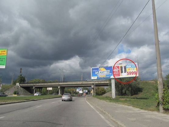 Фото рекламной плоскости по адресу Богатирська вул. перед мостом права