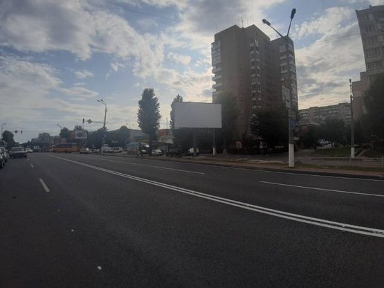 Фото рекламной плоскости по адресу м. Обухів, вул. Київська, 123, на свтлофорі