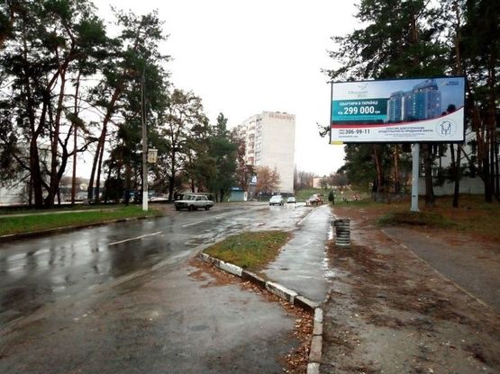Фото рекламной плоскости по адресу м. Обухів, вул.. Миру, 16 (перед  Державною податковою інспекцією Обухівського району)