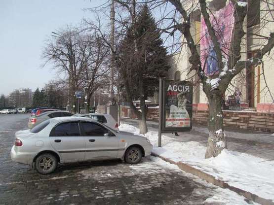 Фото рекламної площини за адресою Свободи пл., №9