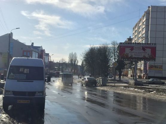 Фото рекламной плоскости по адресу вул. Павліченко, навпроти  АЗС, біля павільйону "Флінт"