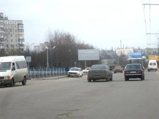 Фото рекламной плоскости по адресу Вул. Грибоєдова 10, поряд з супермаркетом "Велмарт"