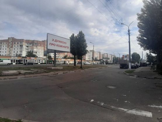 Фото рекламной плоскости по адресу м. Обухів, вул. Київська, 123, на свтлофорі