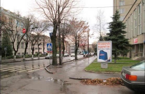 Фото рекламной плоскости по адресу Вул. Винниченка, 67 (біля кафе "Юлія")