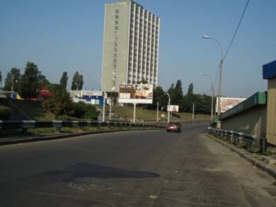 Фото рекламної площини за адресою Победы проспект, Метро"Берестейская", съезд с Лагерной ул.