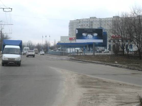 Фото рекламной плоскости по адресу Вул. Грибоєдова 10, поряд з супермаркетом "Велмарт"