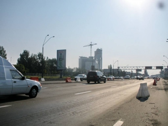 Фото рекламной плоскости по адресу Бажана проспект / Харьковская площадь (возле АЗС"ВР")