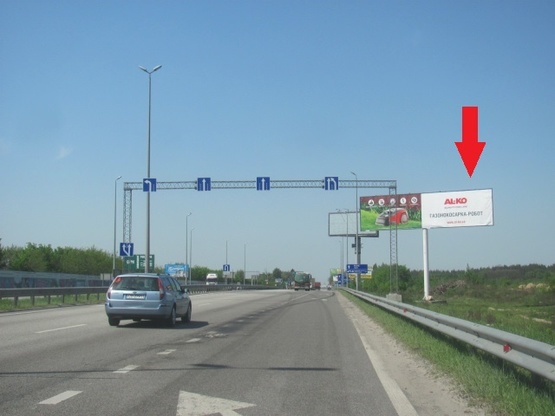 Фото рекламной плоскости по адресу Житомирская трасса , в направлении из Киев, за с.Мила перед заправкой UPG, за 250 м. от загародного комплекса "Бабушкин Сад",7км+600метров, правая